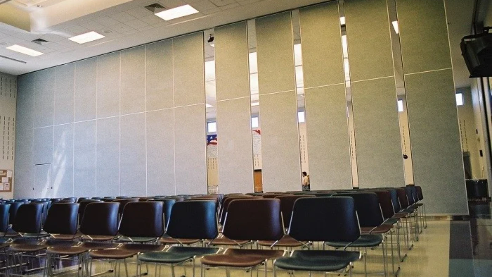 Aluminum Frame Sliding Folding Partitions Movable Voice Insulation — editorial 16:9 application view